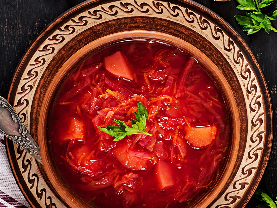 Borsch, klassische osteuropäische Suppe, im Restaurant Mamuschka in Minden