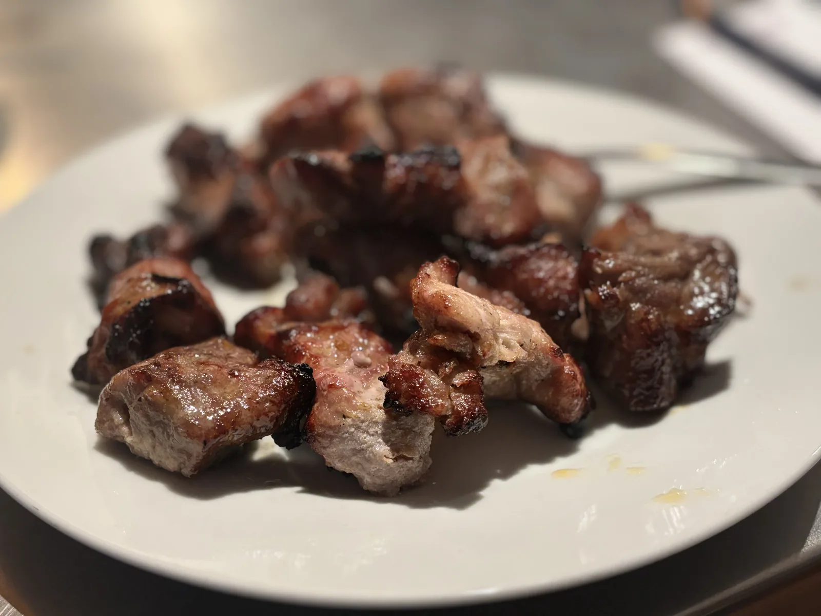 Schaschlik vom Grill auf dem Teller im Restaurant Mamuschka in Minden